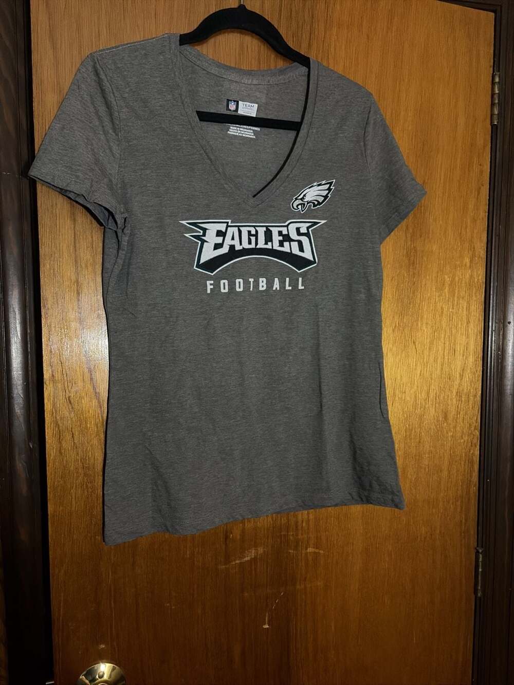 NFL Team Apparel Philadelphia Eagles T-Shirt Size L Gray V-Neck Football
